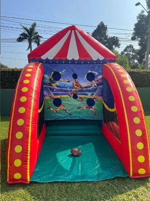 Jeux gonflables de carnaval de football 2x2x2.5m Pour le parc de jeux