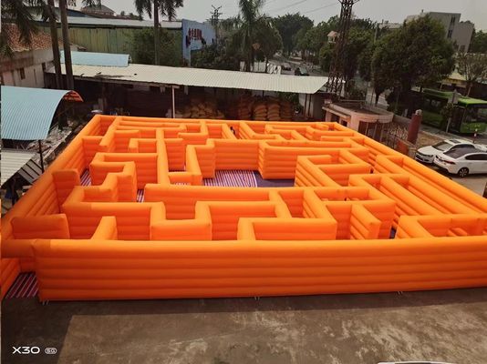 Orange 100SQM parc extérieur terrain de jeux labyrinthe gonflable À louer