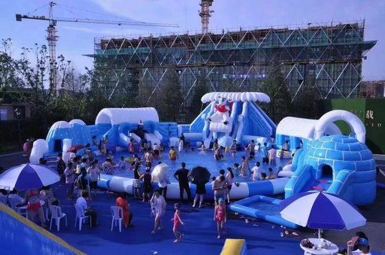Le parc aquatique gonflable en plein air Snow World personnalisé avec une grande piscine ronde