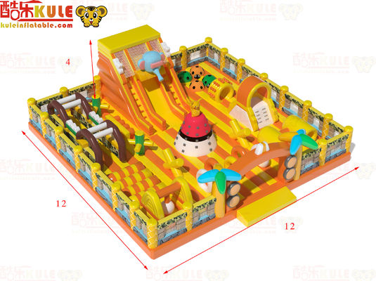 Château gonflable avec des obstacles difficiles