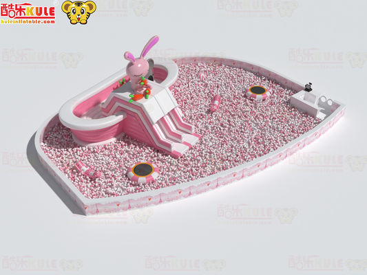 Glissières gonflables en rose et blanc pour la piscine