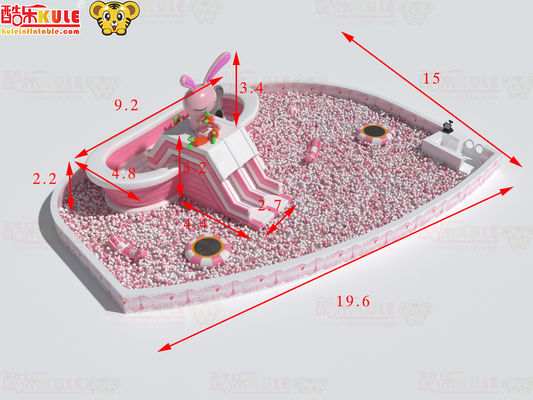 Glissières gonflables en rose et blanc pour la piscine