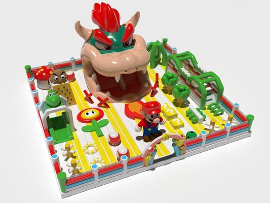 Les enfants, les dragons, les animaux, le château gonflable avec des obstacles.