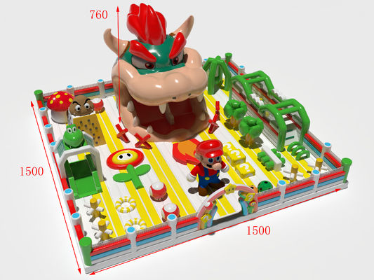 Les enfants, les dragons, les animaux, le château gonflable avec des obstacles.