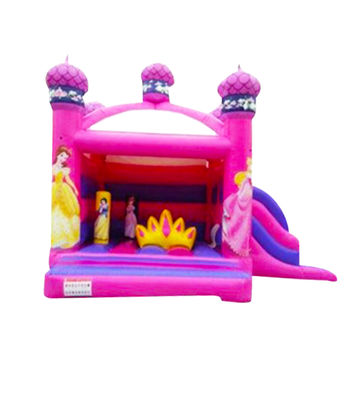 Une princesse gonflable, une maison gonflable, sautante avec pilier et couronne.