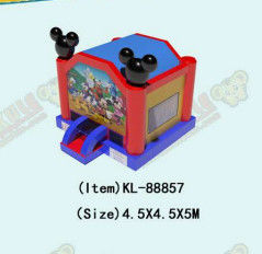 Maison gonflable avec des motifs de Mickey Mouse