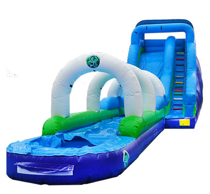 Grands toboggans gonflables avec piscine à louer