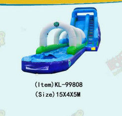 Grands toboggans gonflables avec piscine à louer