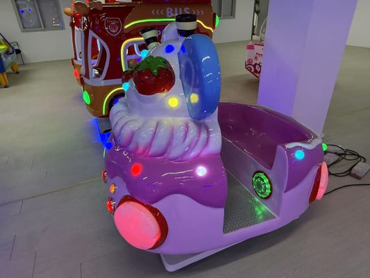 Des voitures roquettes à pièces, de la musique dynamique et des chansons joyeuses pour les enfants