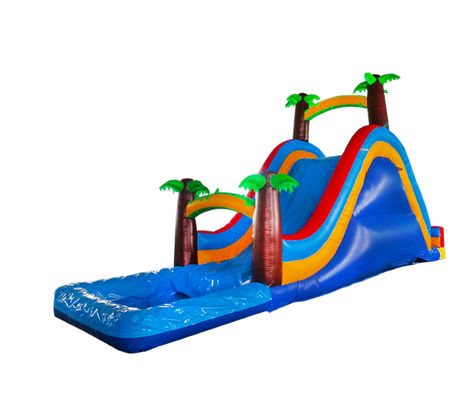 Des toboggans gonflables vibrants et colorés pour les enfants