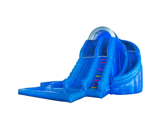 Bleu gonflable avec des glissières et une sensation d'été