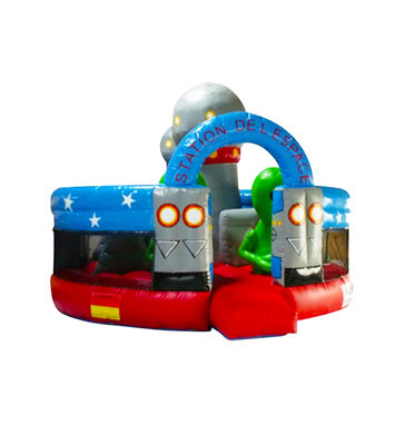 Aire de jeu gonflable gonflable personnalisée pour station spatiale remplie d'extraterrestres