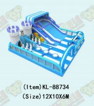 Château gonflable bleu: amusement pour les petits explorateurs