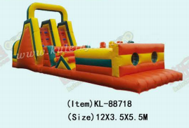Inflatable orange: obstacle aventure voyage royaume coloré