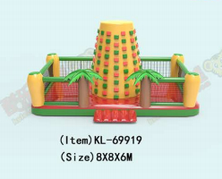 Escalade gonflable : un terrain de jeu d'aventure en plein air amusant avec des palmiers tropicaux