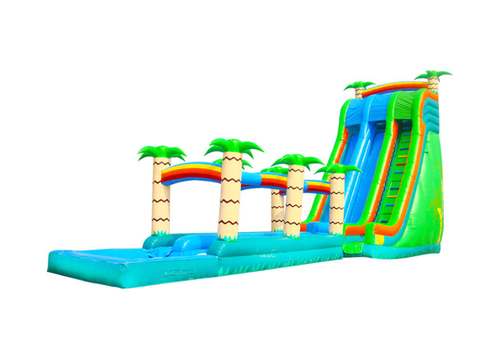 Des toboggans gonflables vibrants et colorés pour les enfants
