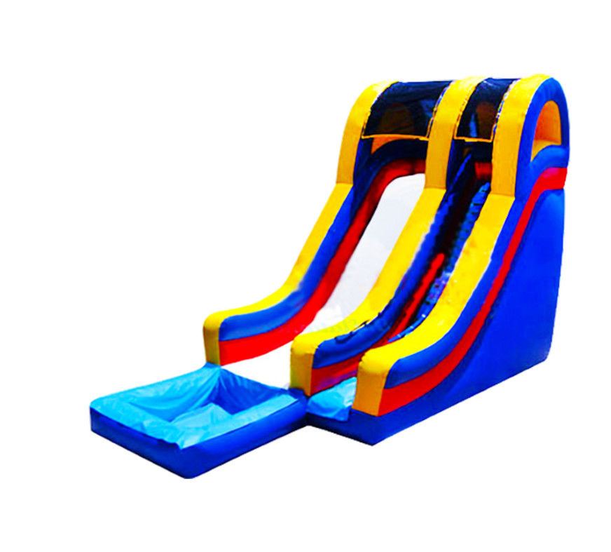 Des toboggans gonflables vibrants et colorés pour les enfants