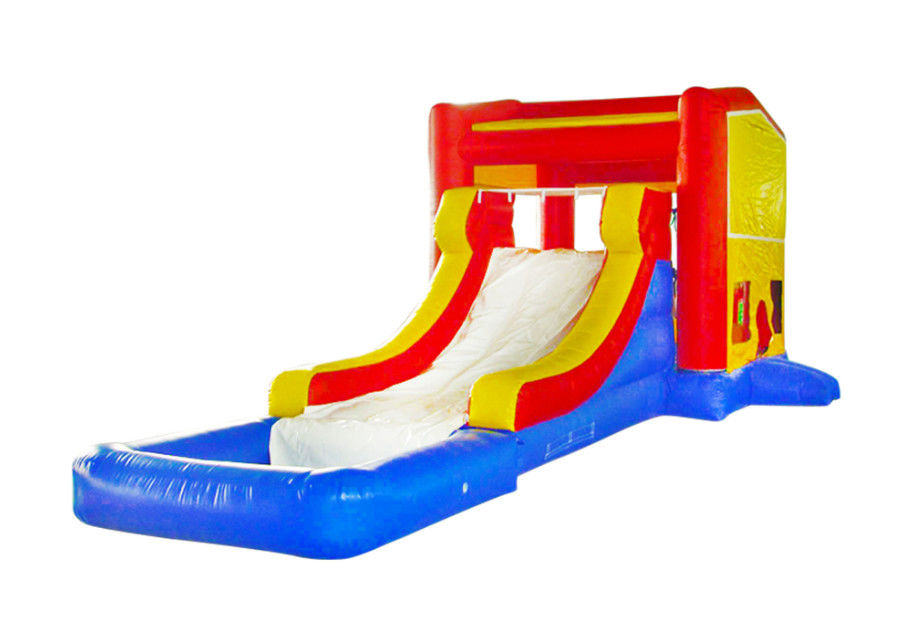 Des toboggans gonflables vibrants et colorés pour les enfants