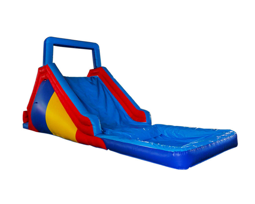 Des toboggans gonflables vibrants et colorés pour les enfants