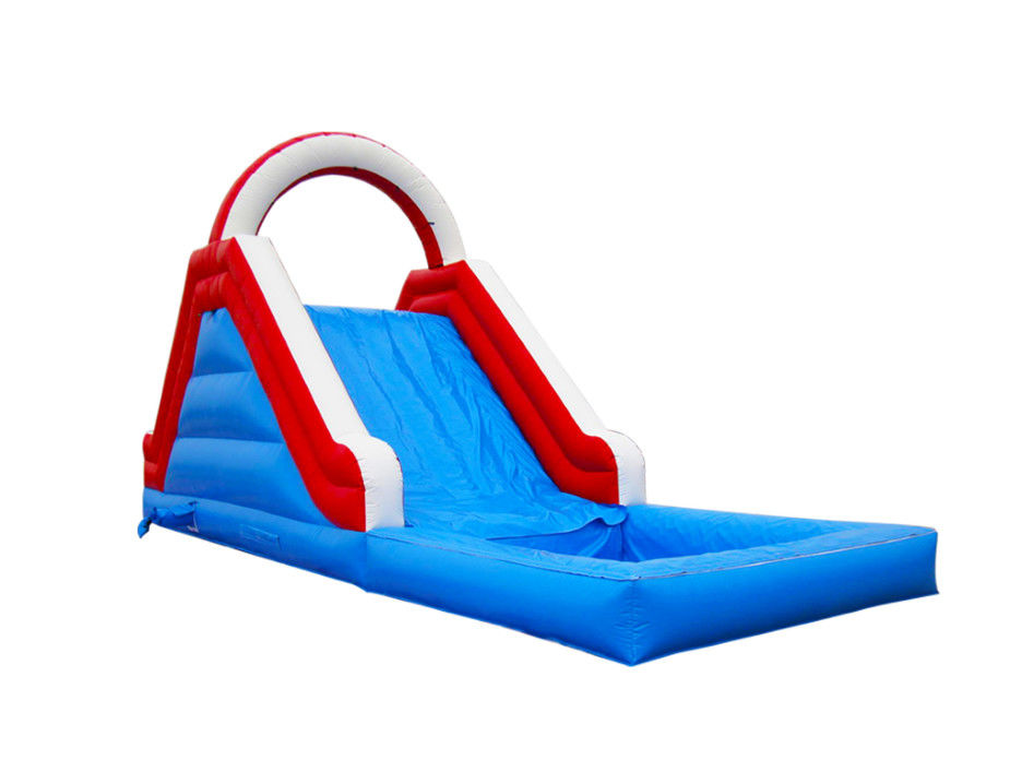 Des toboggans gonflables vibrants et colorés pour les enfants